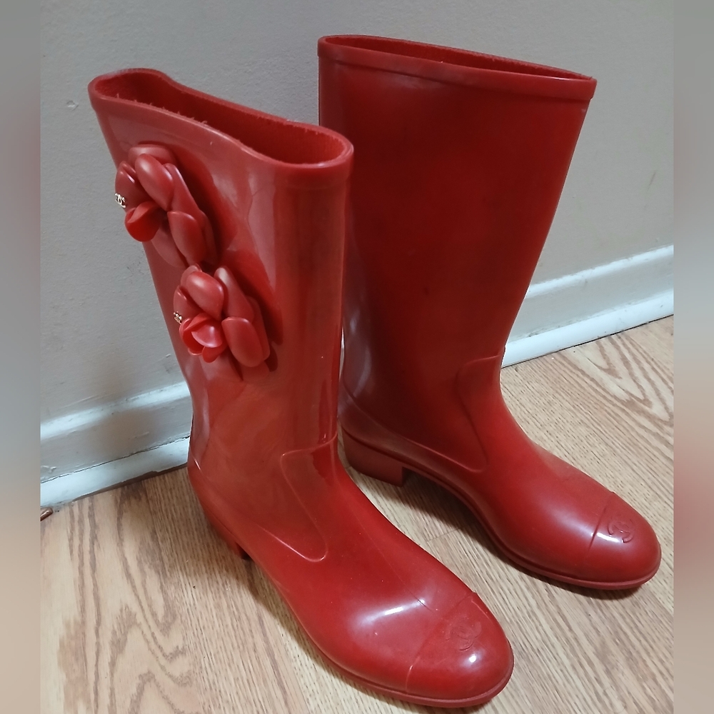Chanel Red Rubber Camelia Flower Rain Boots Sz: 41